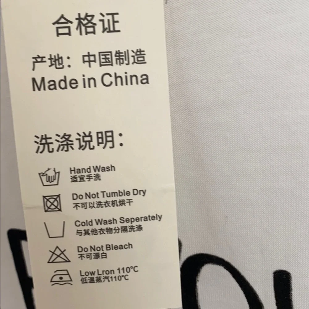Huameilai Graphic Tee, Size‎ XL, NWT